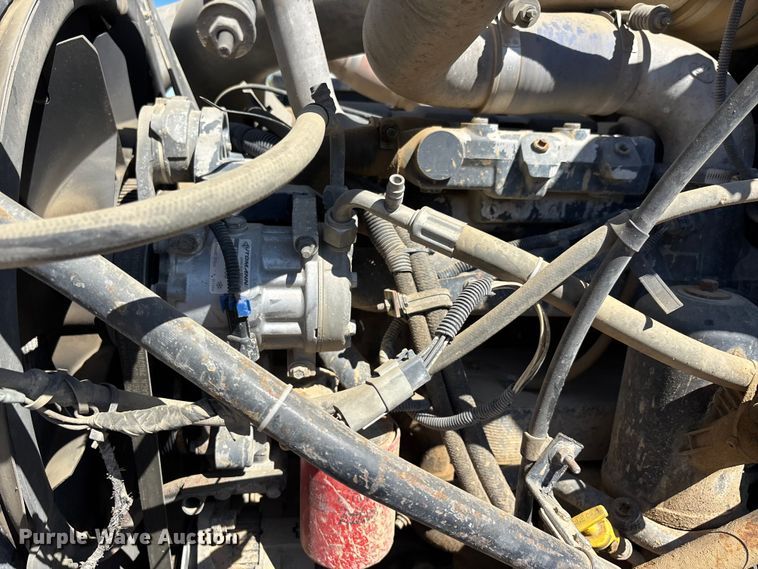 image for item DT0162 2006 Mack CV713 roll-off container truck