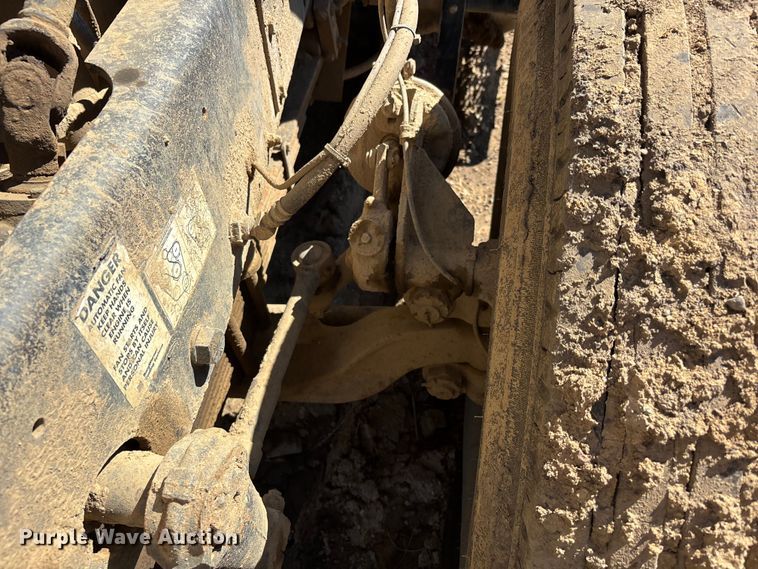 image for item DT0162 2006 Mack CV713 roll-off container truck