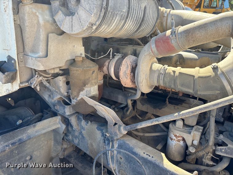 image for item DT0162 2006 Mack CV713 roll-off container truck