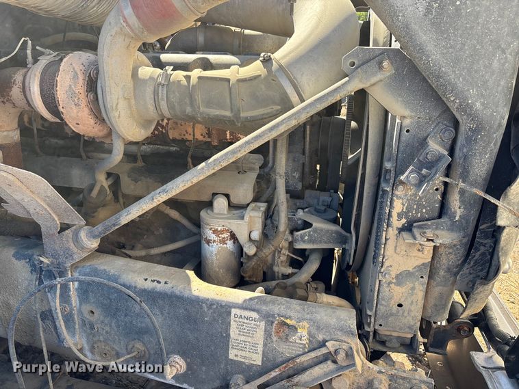 image for item DT0162 2006 Mack CV713 roll-off container truck