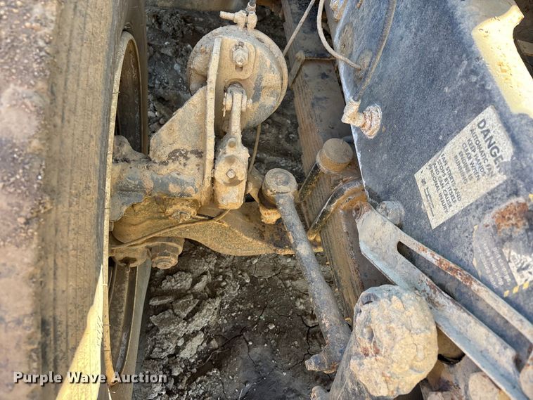 image for item DT0162 2006 Mack CV713 roll-off container truck