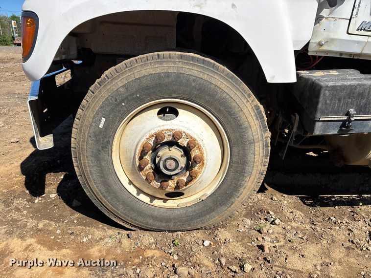 image for item DT0162 2006 Mack CV713 roll-off container truck