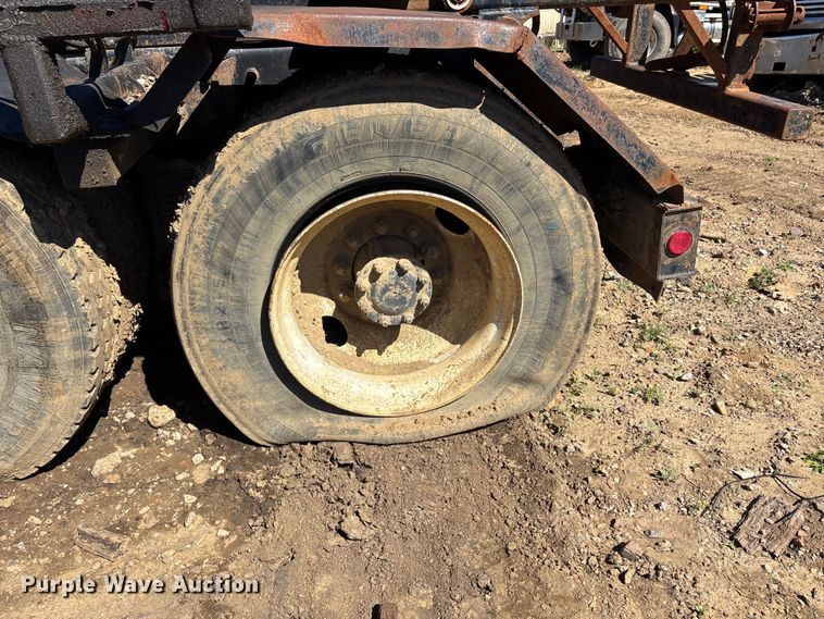 image for item DT0162 2006 Mack CV713 roll-off container truck