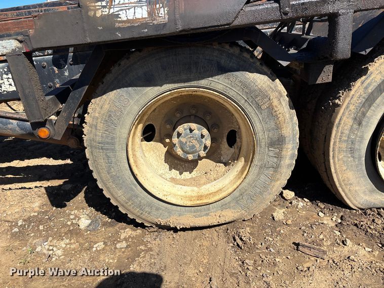 image for item DT0162 2006 Mack CV713 roll-off container truck