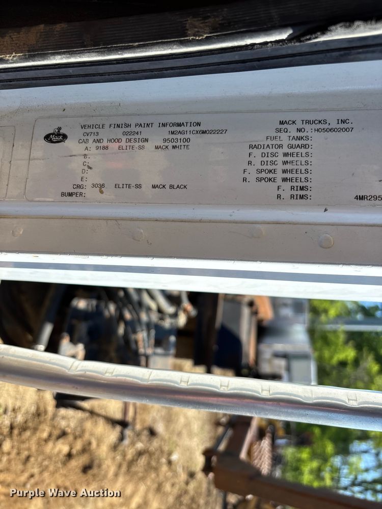 image for item DT0162 2006 Mack CV713 roll-off container truck