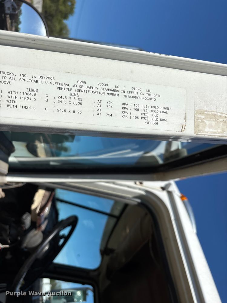 image for item DT0162 2006 Mack CV713 roll-off container truck