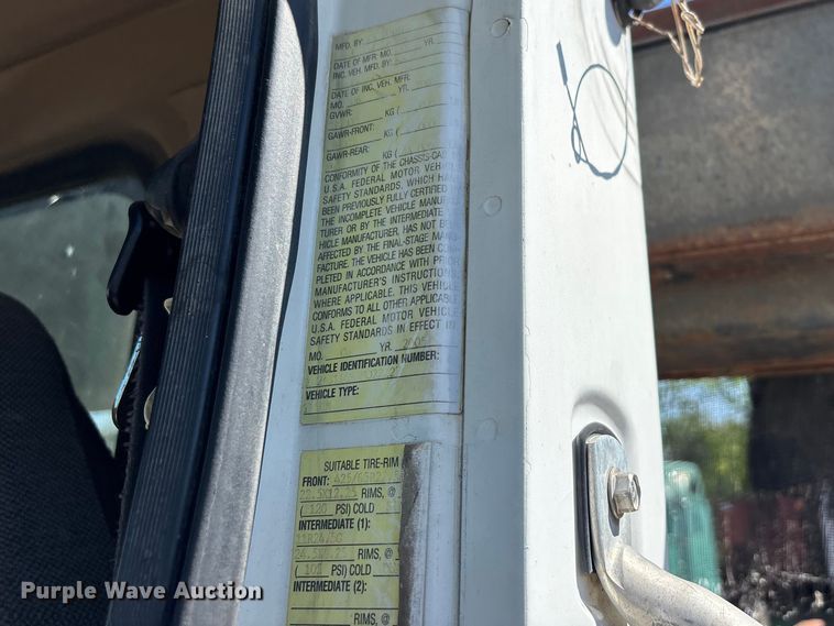 image for item DT0162 2006 Mack CV713 roll-off container truck