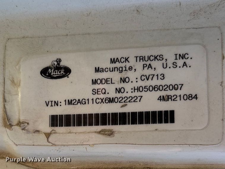 image for item DT0162 2006 Mack CV713 roll-off container truck