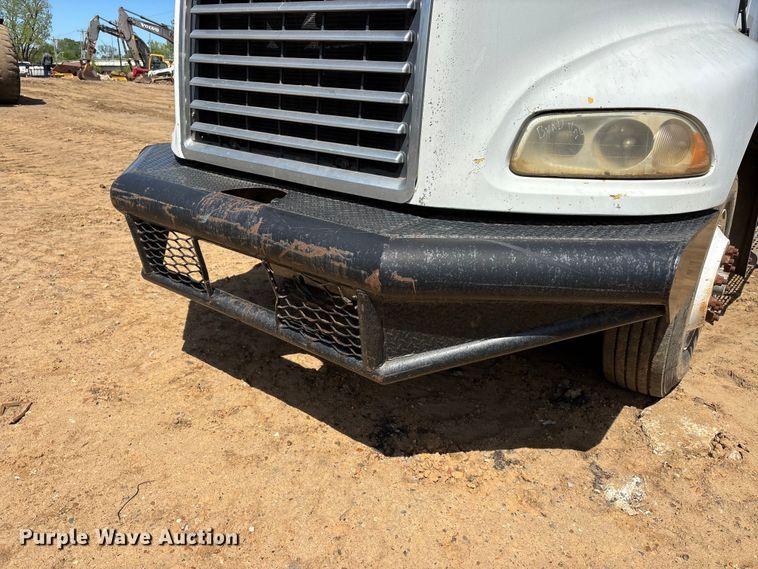 image for item DT0163 2005 Mack CXN613 semi truck