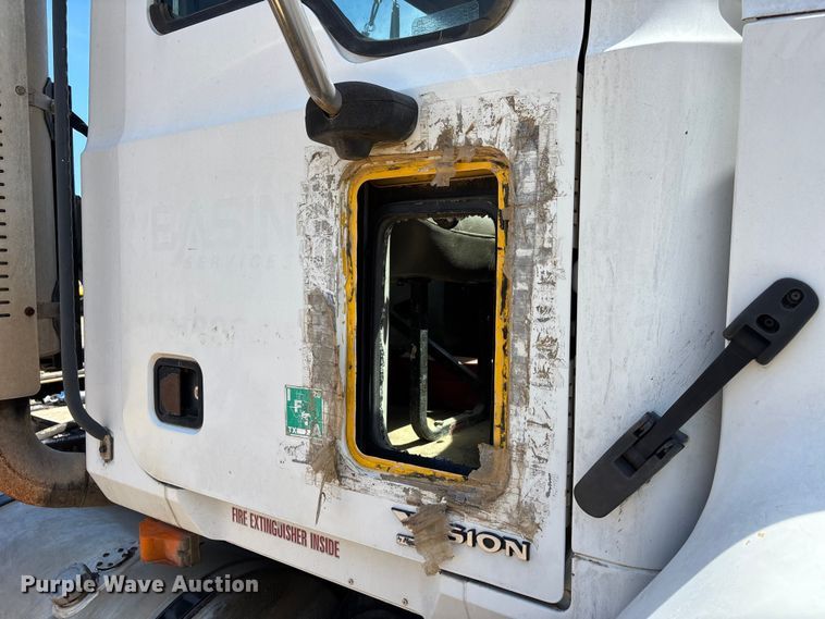 image for item DT0163 2005 Mack CXN613 semi truck