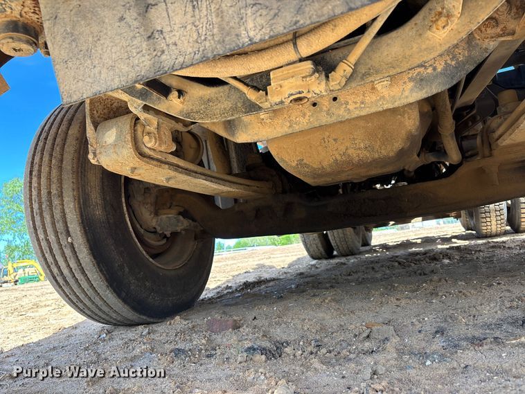 image for item DT0163 2005 Mack CXN613 semi truck