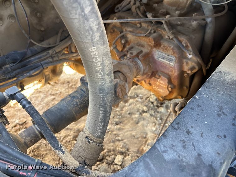 image for item DT0163 2005 Mack CXN613 semi truck