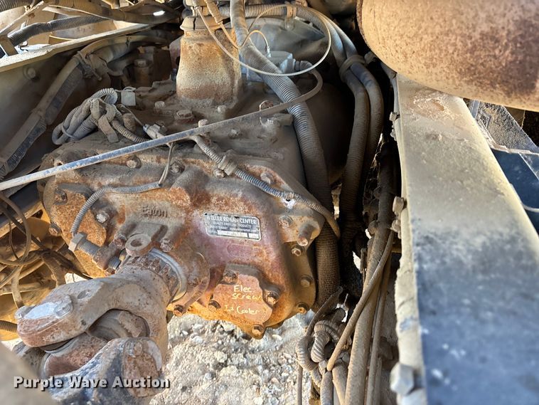 image for item DT0163 2005 Mack CXN613 semi truck