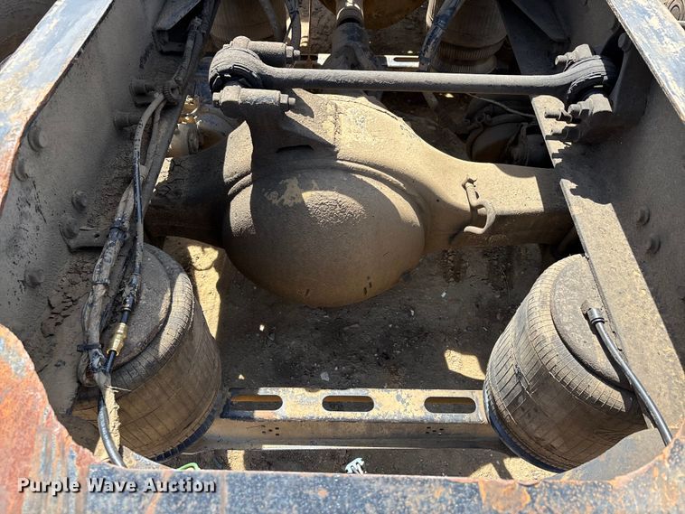 image for item DT0163 2005 Mack CXN613 semi truck