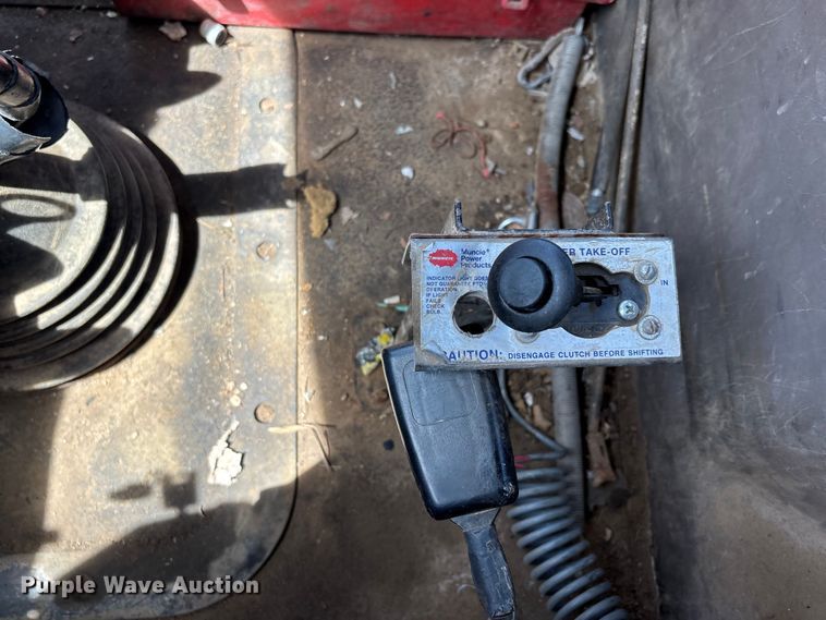 image for item DT0163 2005 Mack CXN613 semi truck