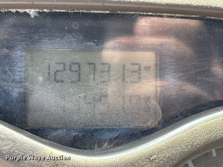 image for item DT0163 2005 Mack CXN613 semi truck