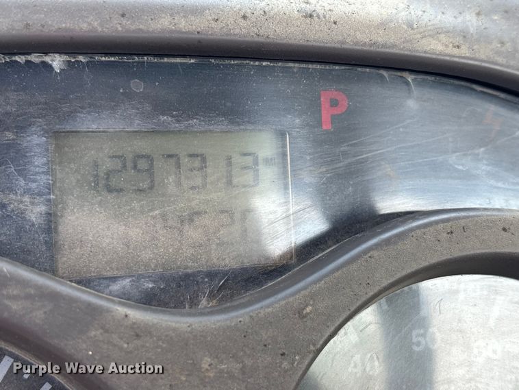 image for item DT0163 2005 Mack CXN613 semi truck