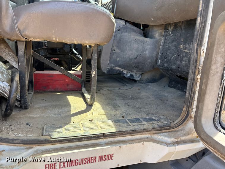 image for item DT0163 2005 Mack CXN613 semi truck