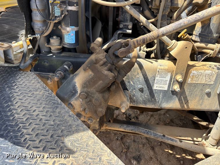 image for item DT0163 2005 Mack CXN613 semi truck