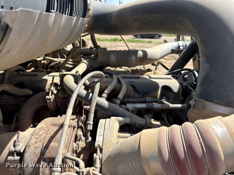 image for item DT0163 2005 Mack CXN613 semi truck