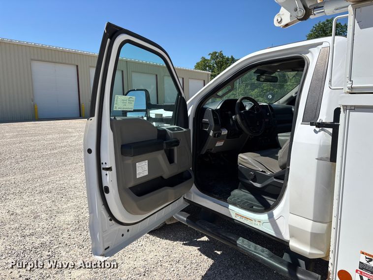 image for item DT0226 2017 Ford F550 bucket truck