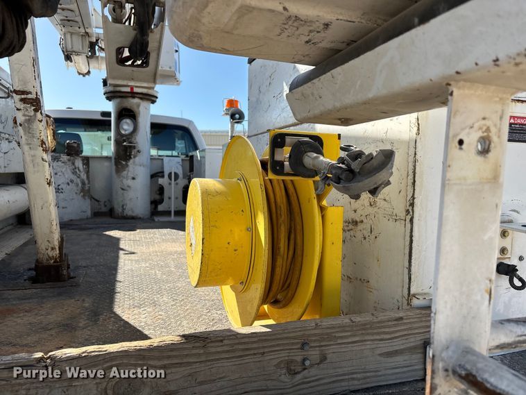 image for item DT0227 2015 Ford F550 bucket truck