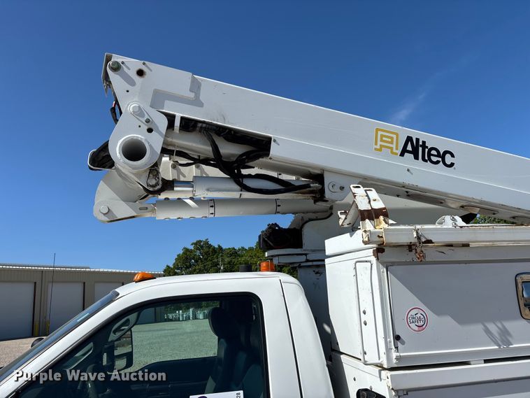 image for item DT0228 2015 Ford F550 bucket truck