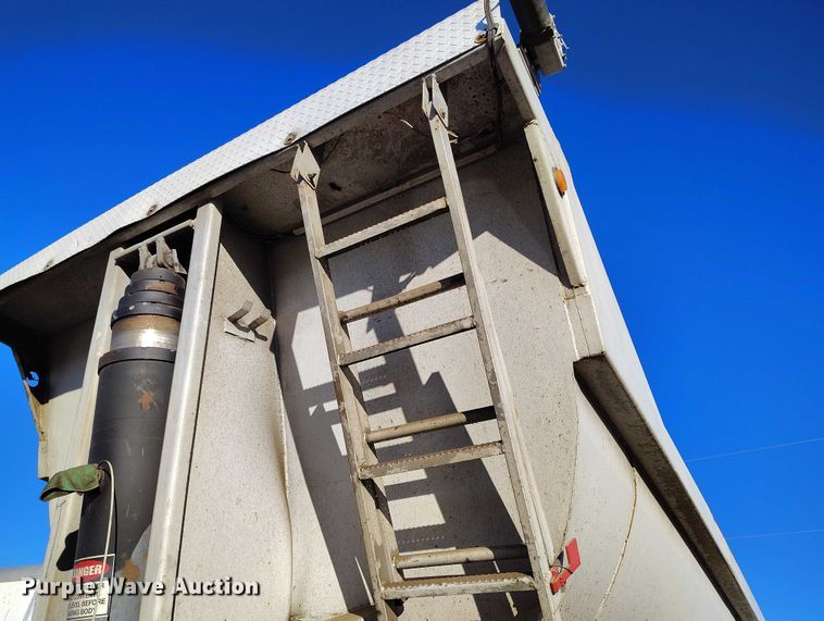 image for item DT0829 2016 Spectec end dump trailer
