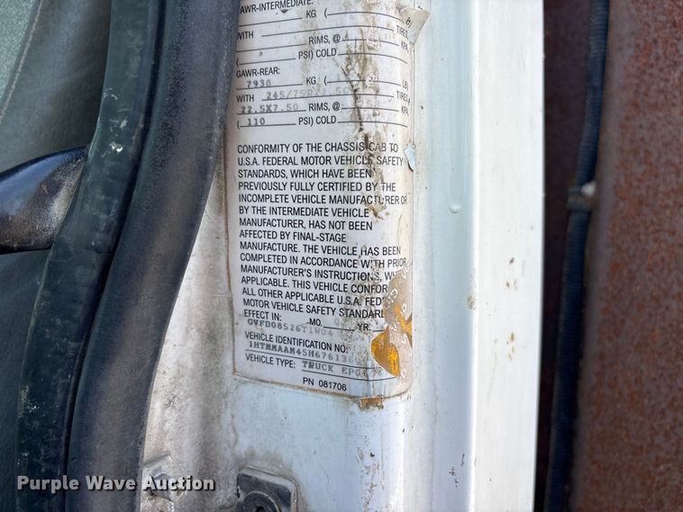 image for item DT2895 2005 International 4300 flatbed truck