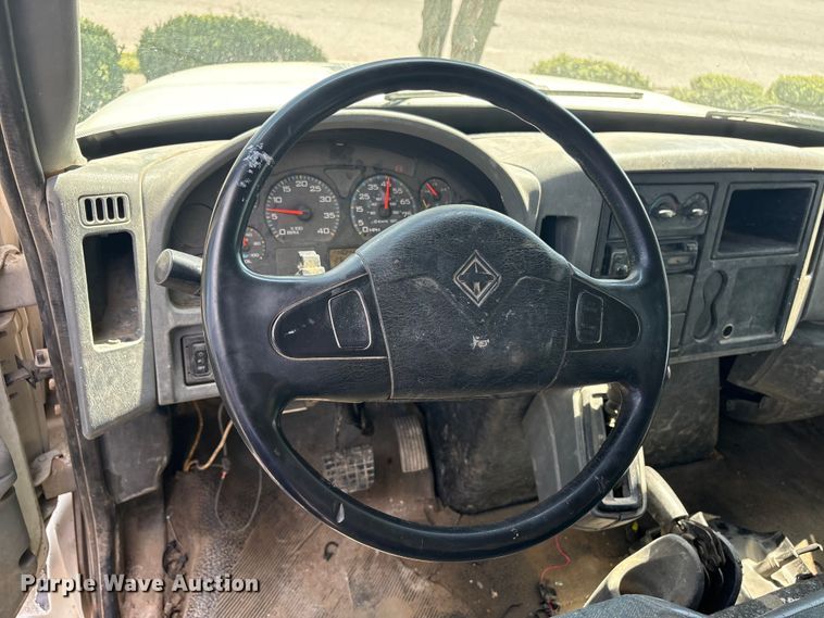 image for item DT2895 2005 International 4300 flatbed truck