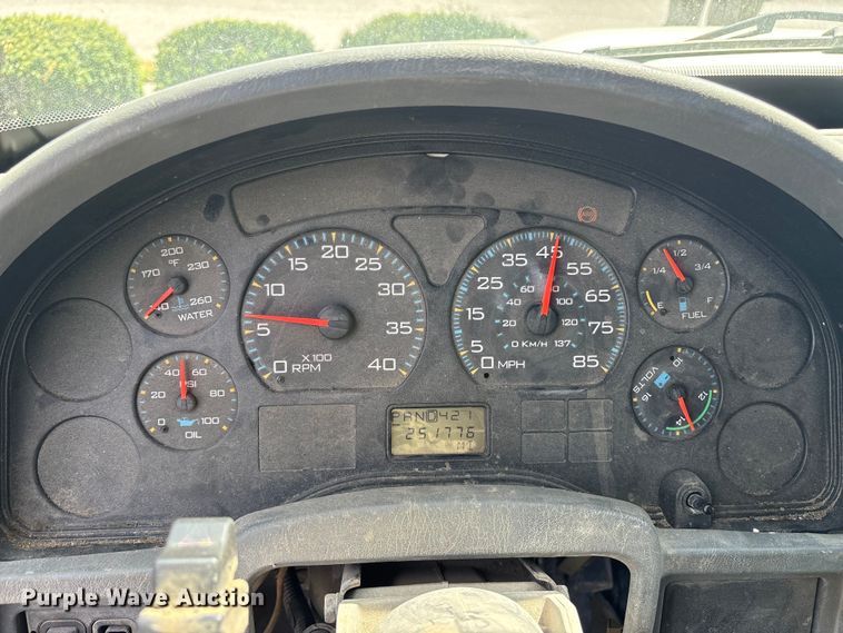 image for item DT2895 2005 International 4300 flatbed truck