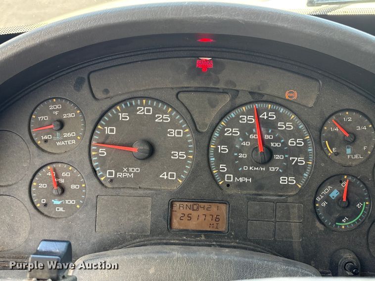 image for item DT2895 2005 International 4300 flatbed truck