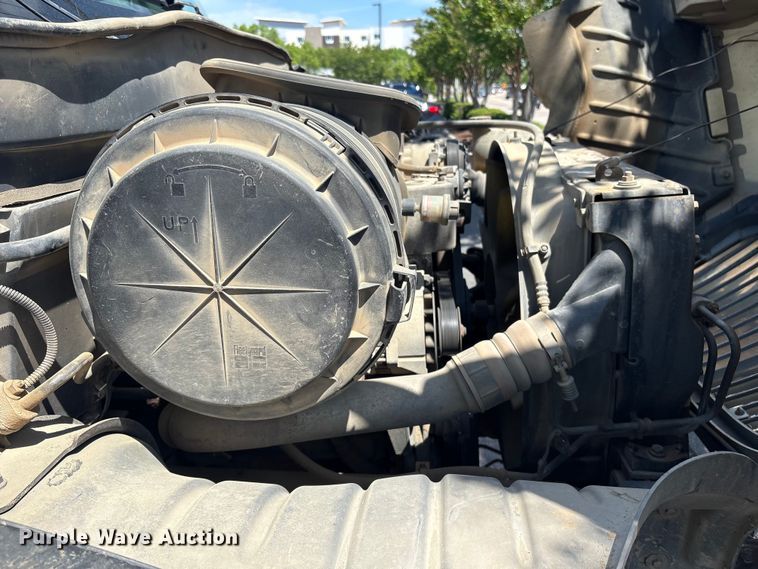 image for item DT2895 2005 International 4300 flatbed truck