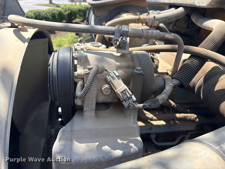 image for item DT2895 2005 International 4300 flatbed truck