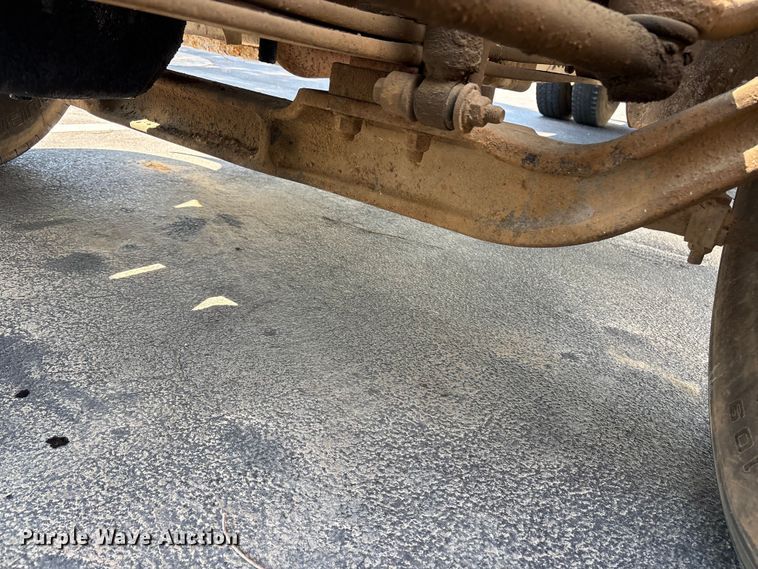 image for item DT2895 2005 International 4300 flatbed truck
