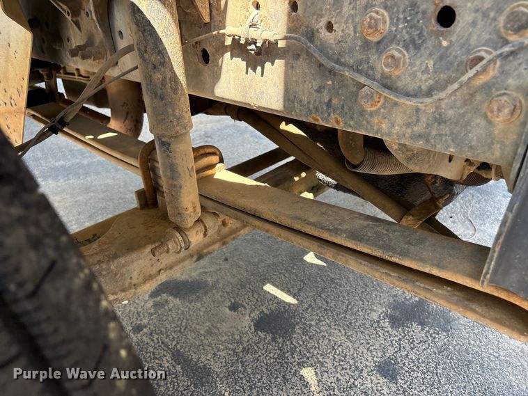 image for item DT2895 2005 International 4300 flatbed truck