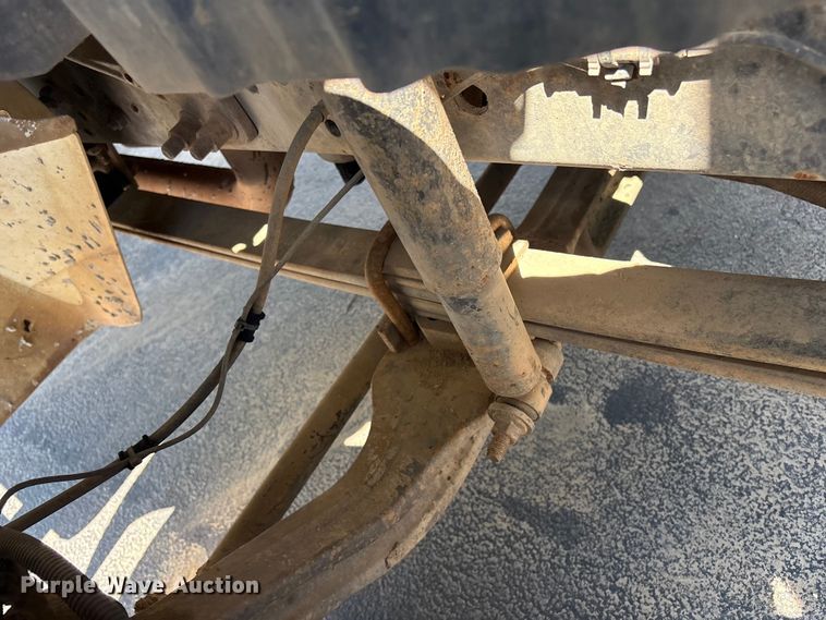 image for item DT2895 2005 International 4300 flatbed truck