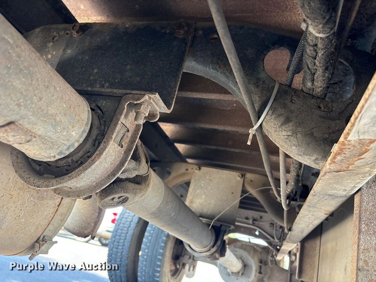 image for item DT2895 2005 International 4300 flatbed truck