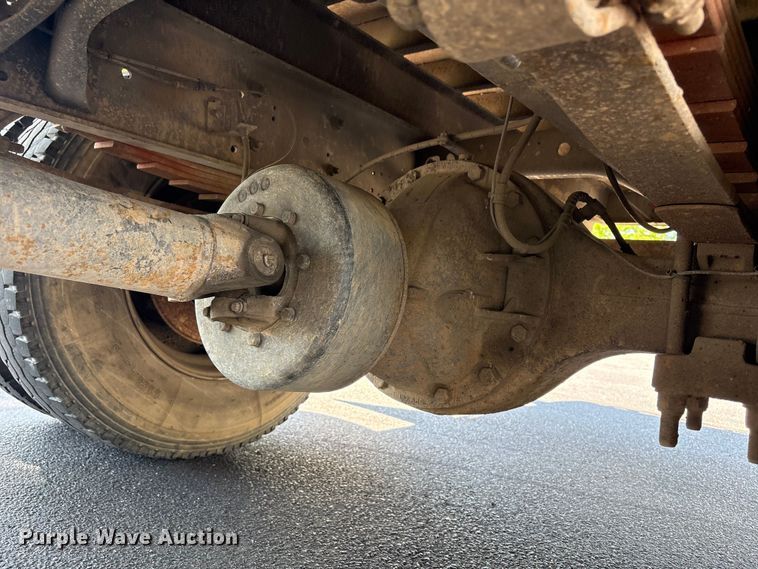 image for item DT2895 2005 International 4300 flatbed truck