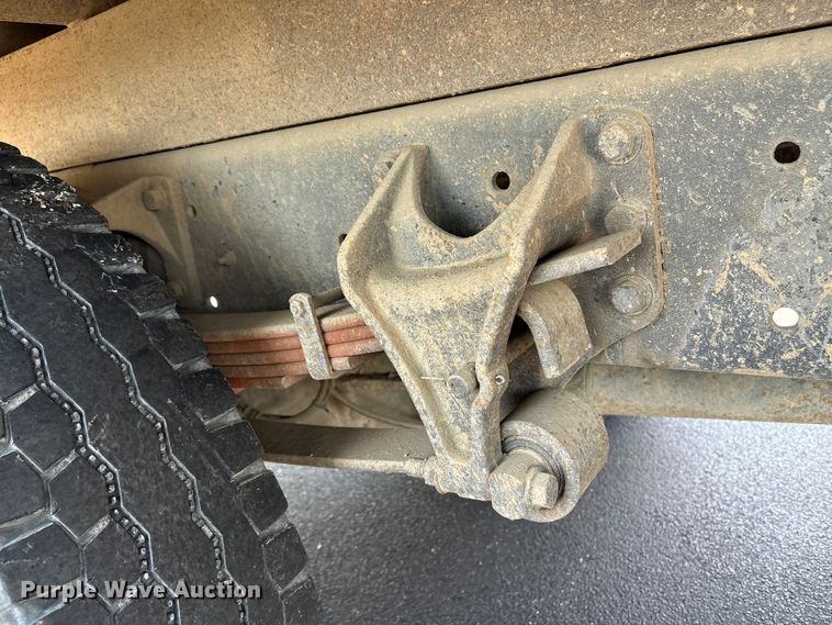 image for item DT2895 2005 International 4300 flatbed truck
