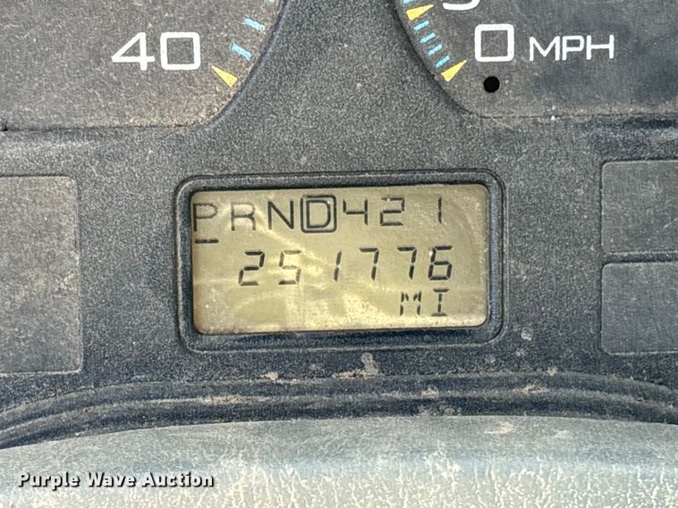 image for item DT2895 2005 International 4300 flatbed truck
