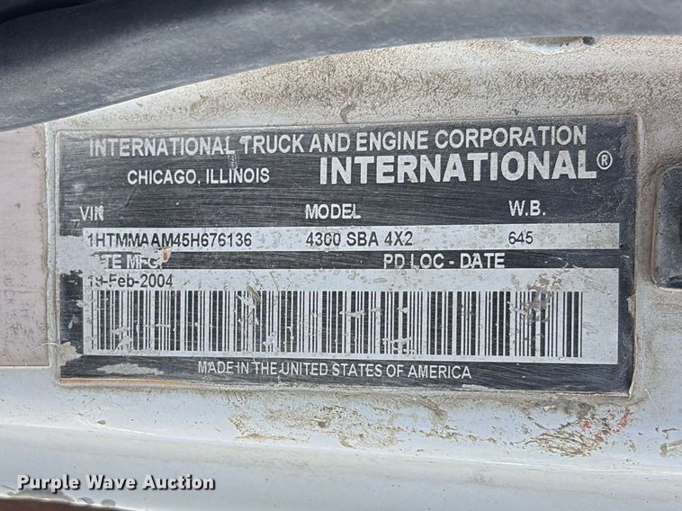 image for item DT2895 2005 International 4300 flatbed truck