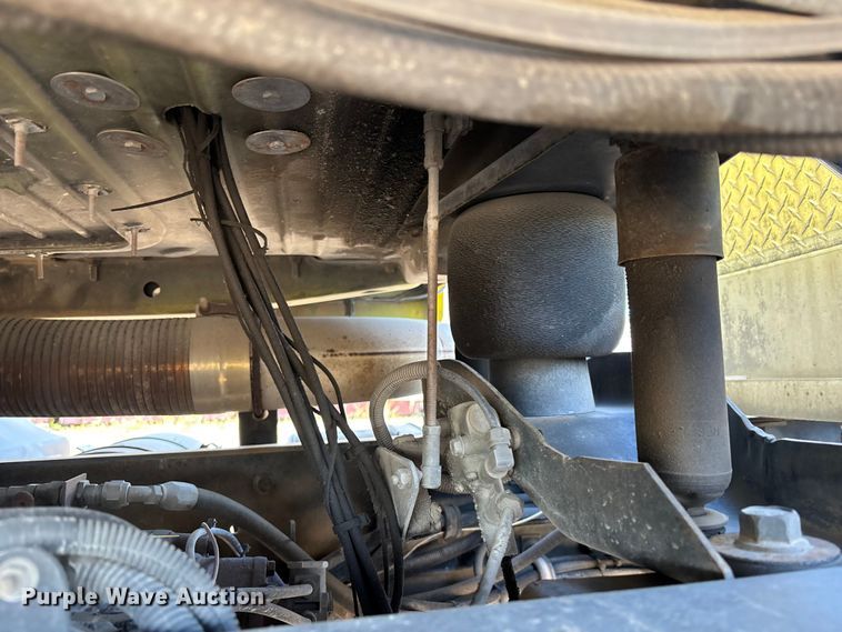 image for item DU0477 2000 Mack CH613 semi truck