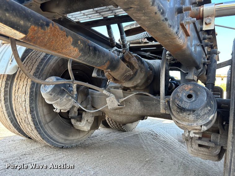 image for item DU0477 2000 Mack CH613 semi truck