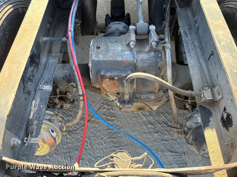 image for item DU0477 2000 Mack CH613 semi truck