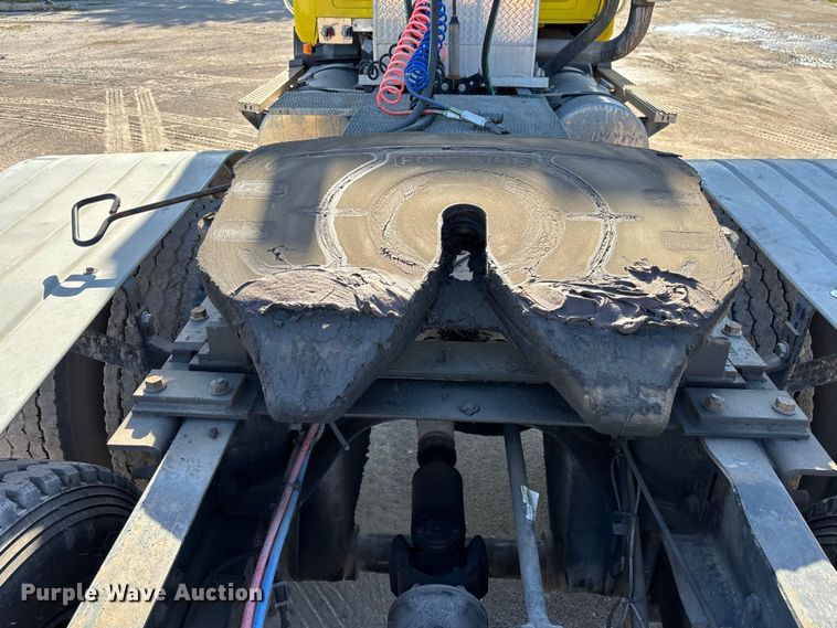 image for item DU0477 2000 Mack CH613 semi truck