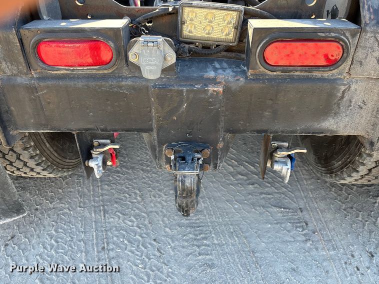 image for item DU0477 2000 Mack CH613 semi truck