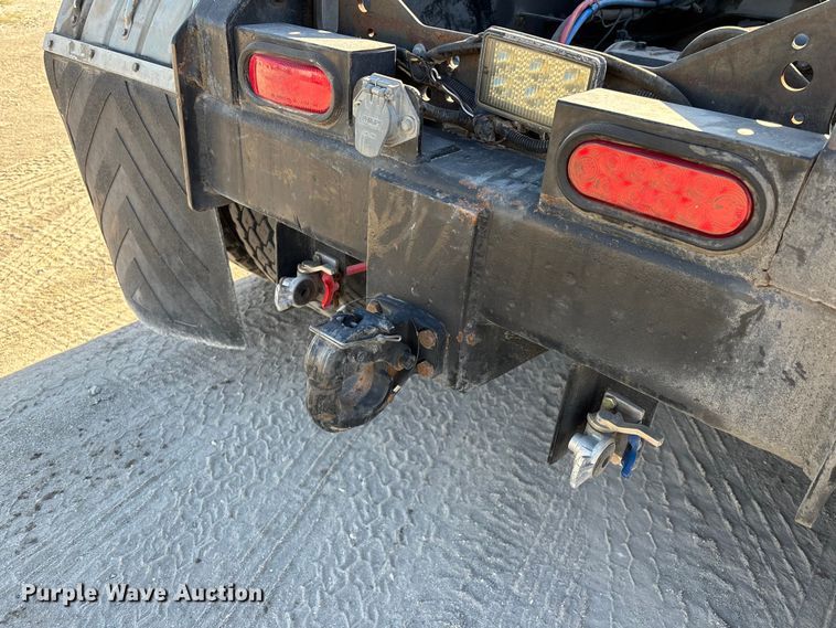 image for item DU0477 2000 Mack CH613 semi truck