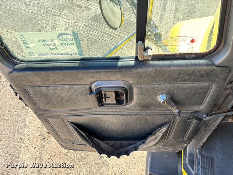 image for item DU0477 2000 Mack CH613 semi truck