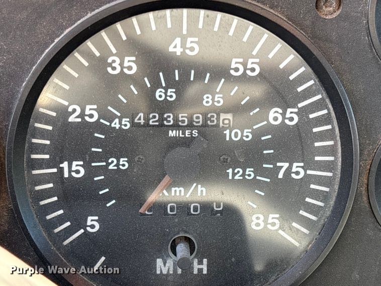 image for item DU0477 2000 Mack CH613 semi truck